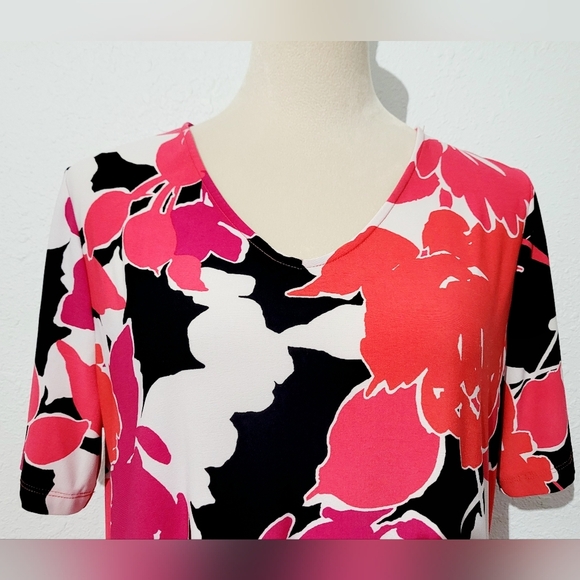 Susan Graver Women's Top Tunic Size Medium Floral Print V-Neck Short Asymmetric - Picture 2 of 11